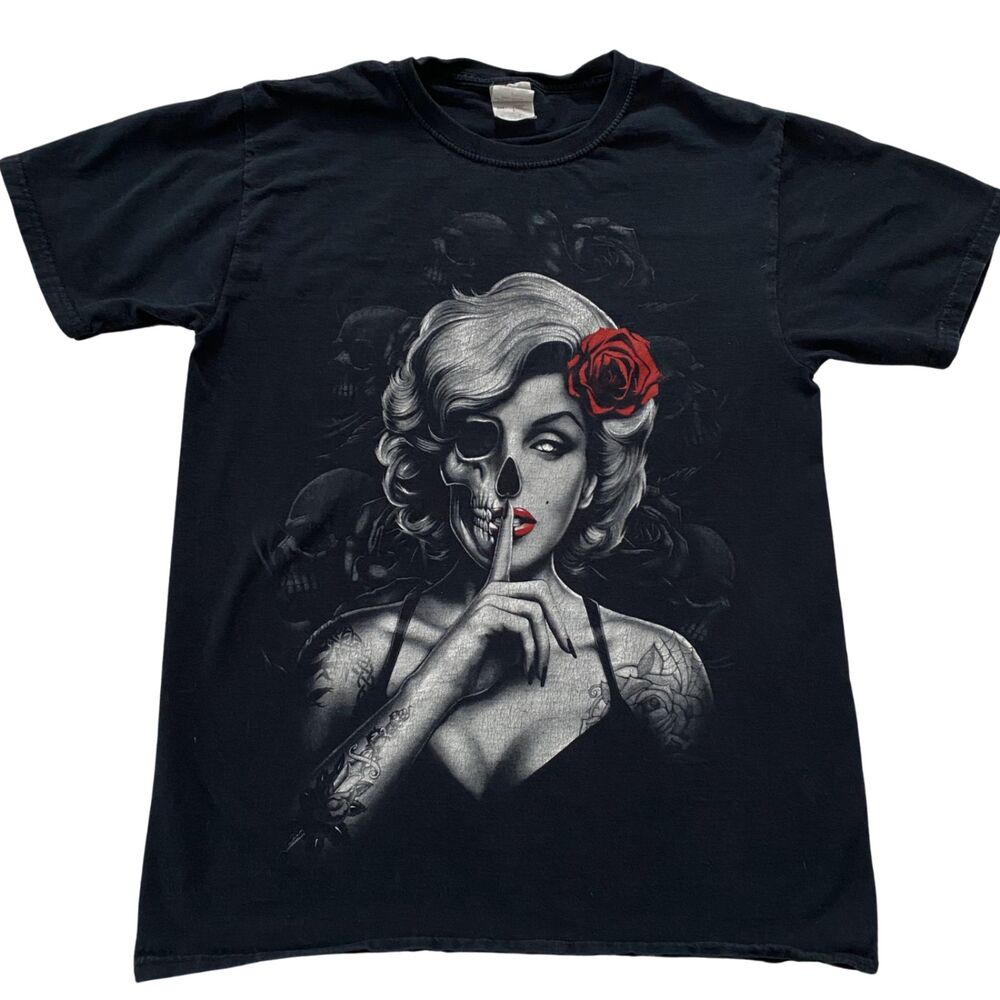 Fruit of the Loom Marilyn Monroe Mens Shirt Size S  T-shirt Black Skull & Roses